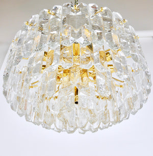 Immense lustre plafonnier J.T. Kalmar Palazzo en laiton doré et verre, années 1950