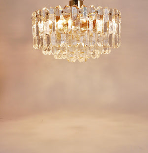Immense lustre plafonnier J.T. Kalmar Palazzo en laiton doré et verre, années 1950