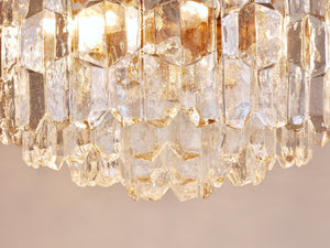 Immense lustre plafonnier J.T. Kalmar Palazzo en laiton doré et verre, années 1950