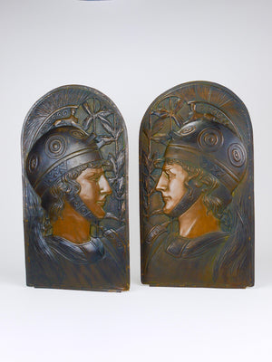 Paire de panneaux en relief « Spartans », Art nouveau Sécession viennoise, attribués à Georg Klimt