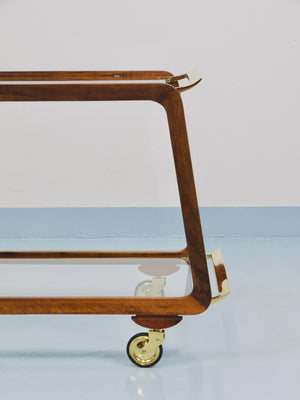 Table roulante bar Mid-Century en noyer et laiton, années 1950, attribué à Oswald Haerdtl