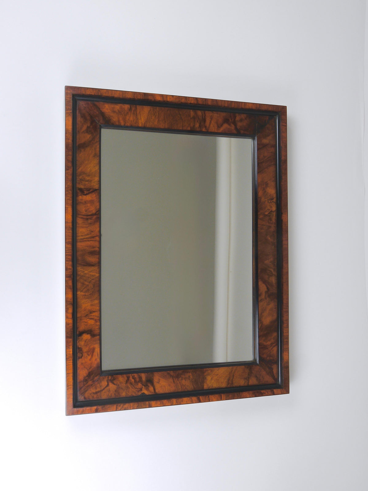 Miroir mural carré ancien Biedermeier en noyer, 19e siècle, Vienne, années 1850