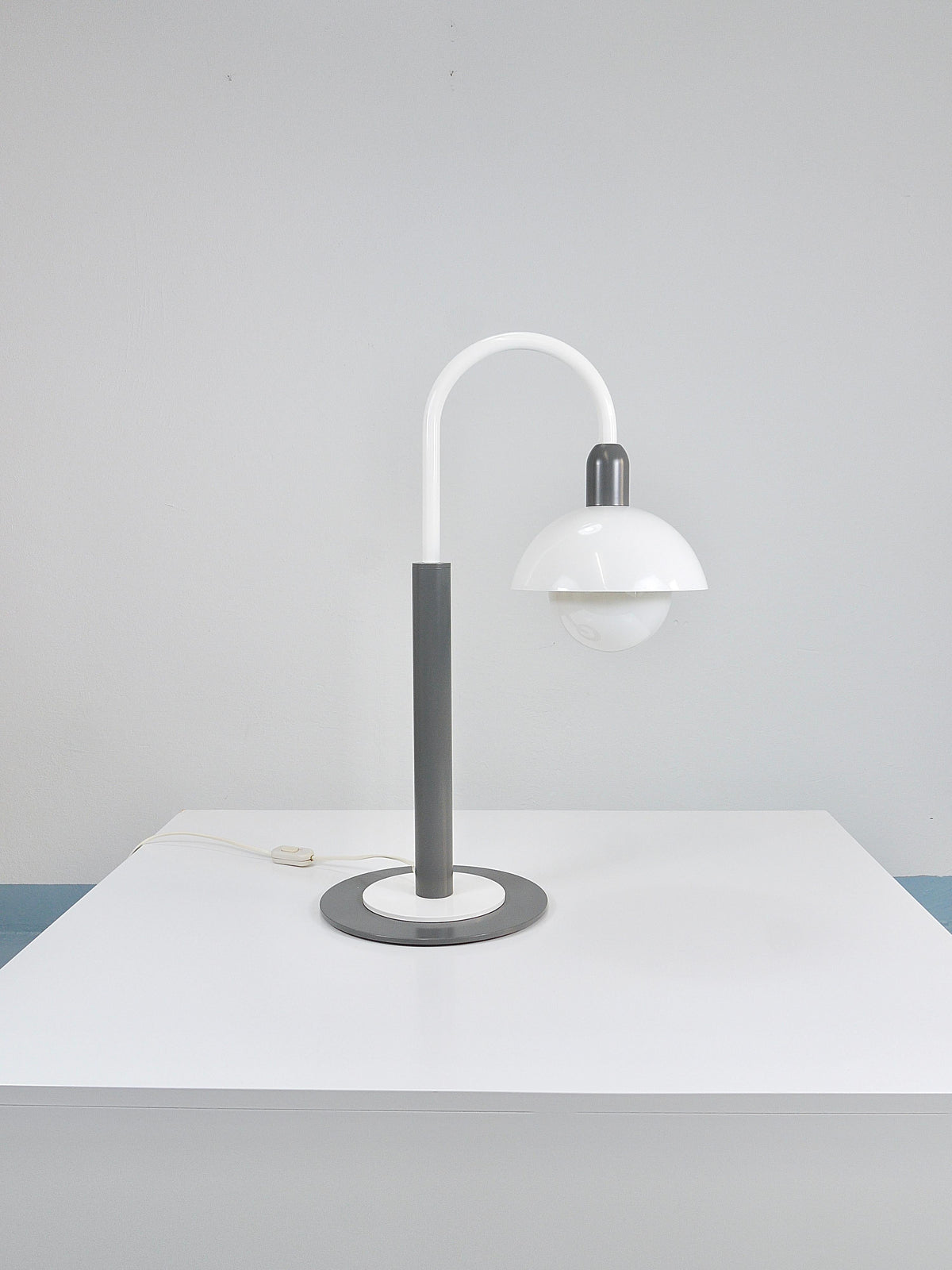 Lampe de table ou d'appoint postmoderne italienne de style Memphis des années 1980, années 1980