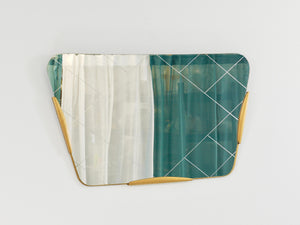Grande specchio da parete trapezoidale dorato con motivo a diamanti incisi, Austria, 195