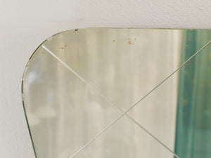 Grande specchio da parete trapezoidale dorato con motivo a diamanti incisi, Austria, 195