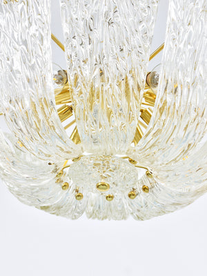 Grand lustre panier courbé J.T. Kalmar, laiton et verre texturé, Vienne, 1950