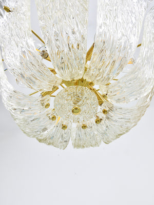 Grand lustre panier courbé J.T. Kalmar, laiton et verre texturé, Vienne, 1950