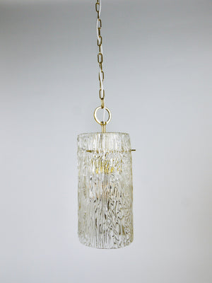 Suspension Mid-Century J.T. Kalmar Vienna en laiton et tube de verre texturé, Autriche