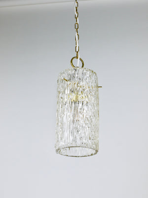 Suspension Mid-Century J.T. Kalmar Vienna en laiton et tube de verre texturé, Autriche