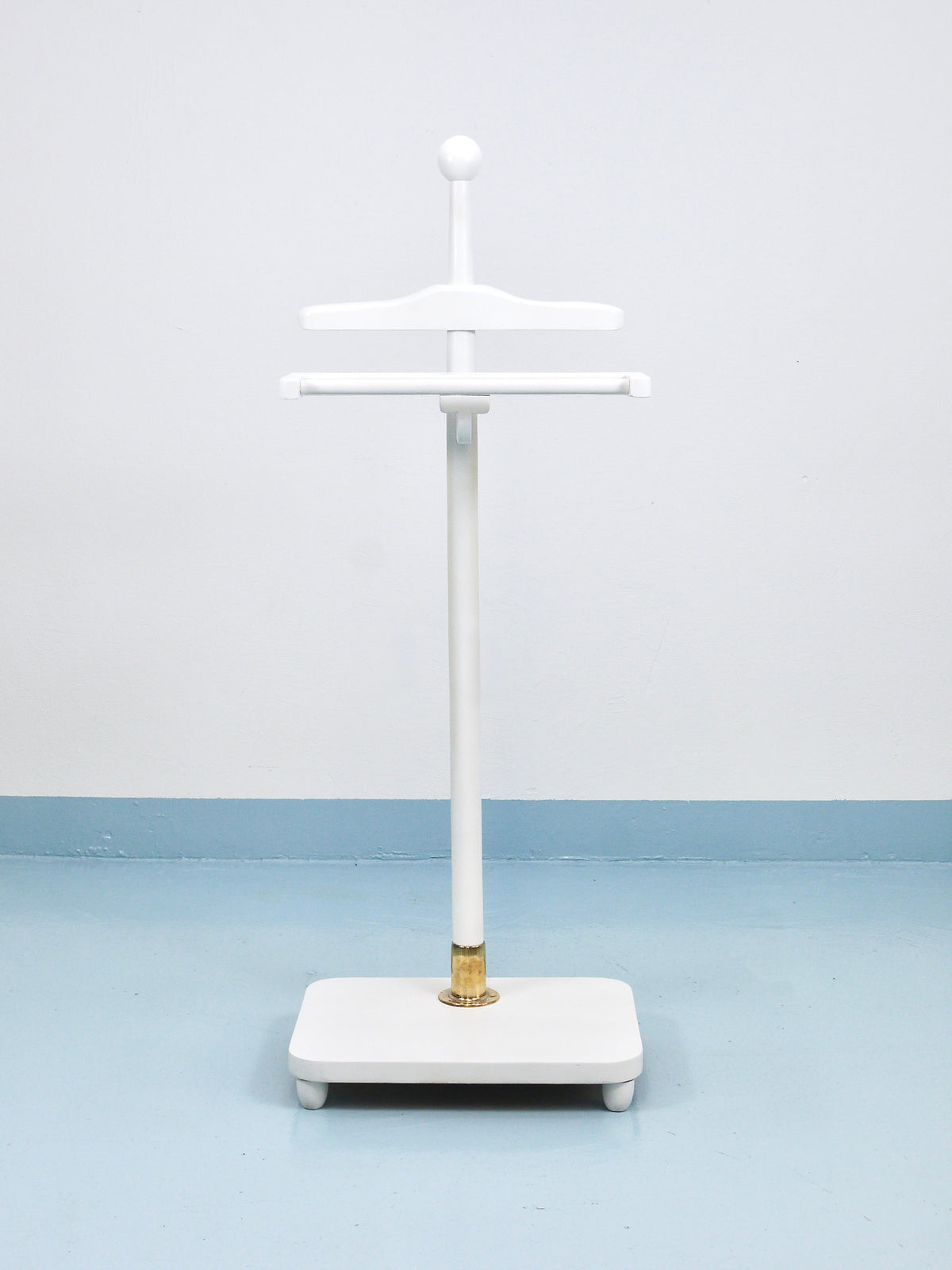 1920s Art Nouveau White & Brass Valet Jugendstil Clothing Stand, Vienna, Austria