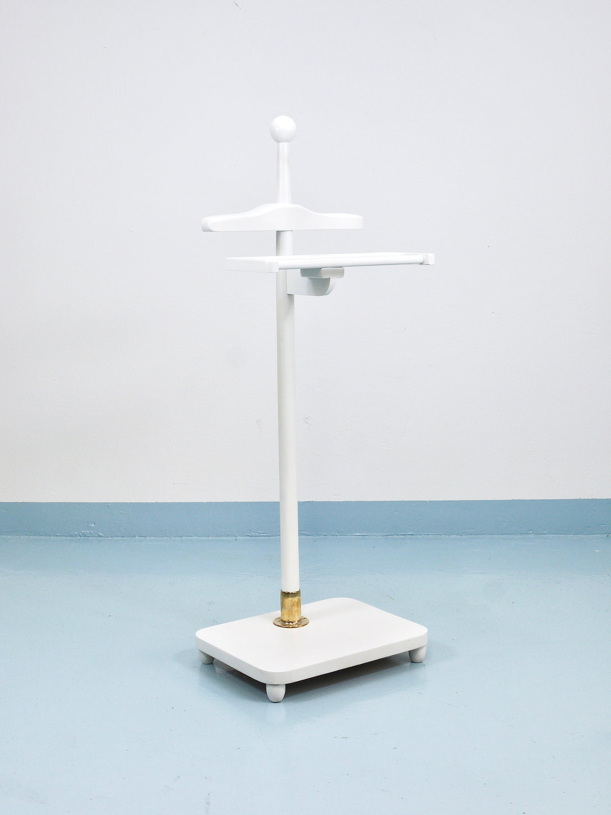 1920s Art Nouveau White & Brass Valet Jugendstil Clothing Stand, Vienna, Austria