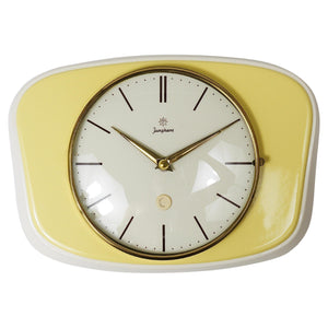 Junghans Wanduhr im Stil von Max Bill, Pastellgelb, Mid-Century, Deutschland, 1950er-Jahre