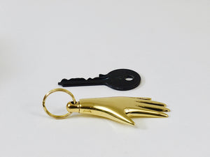 Carl Auböck handgefertigter Mid-Century Schlüsselanhänger „Hand“ aus Messing