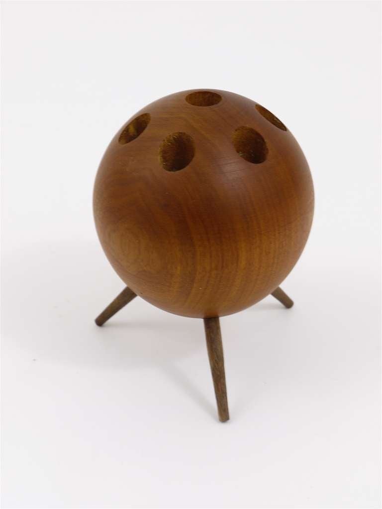 Bougeoir tripode Carl Aubock en noyer, modèle boule, Autriche, années 1950